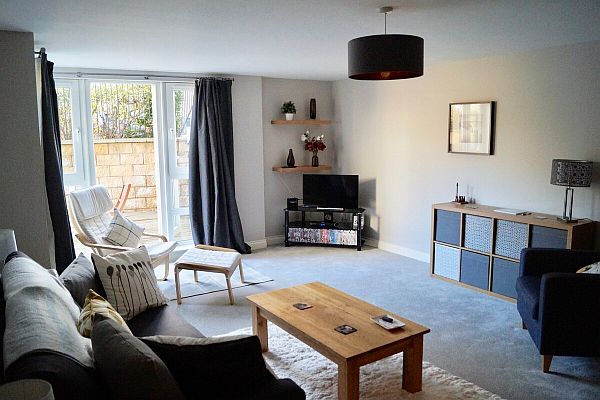Luxury 2 Bedroom Holiday Apartment To Let In Edinburgh